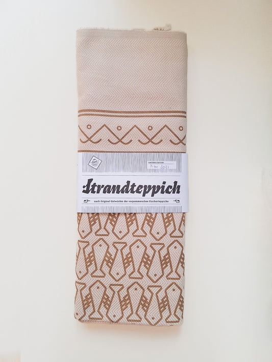 Strandteppich nach Original-Entwürfen der Vorpommerschen Fischerteppiche - Tanzende Fische Beige-Braun