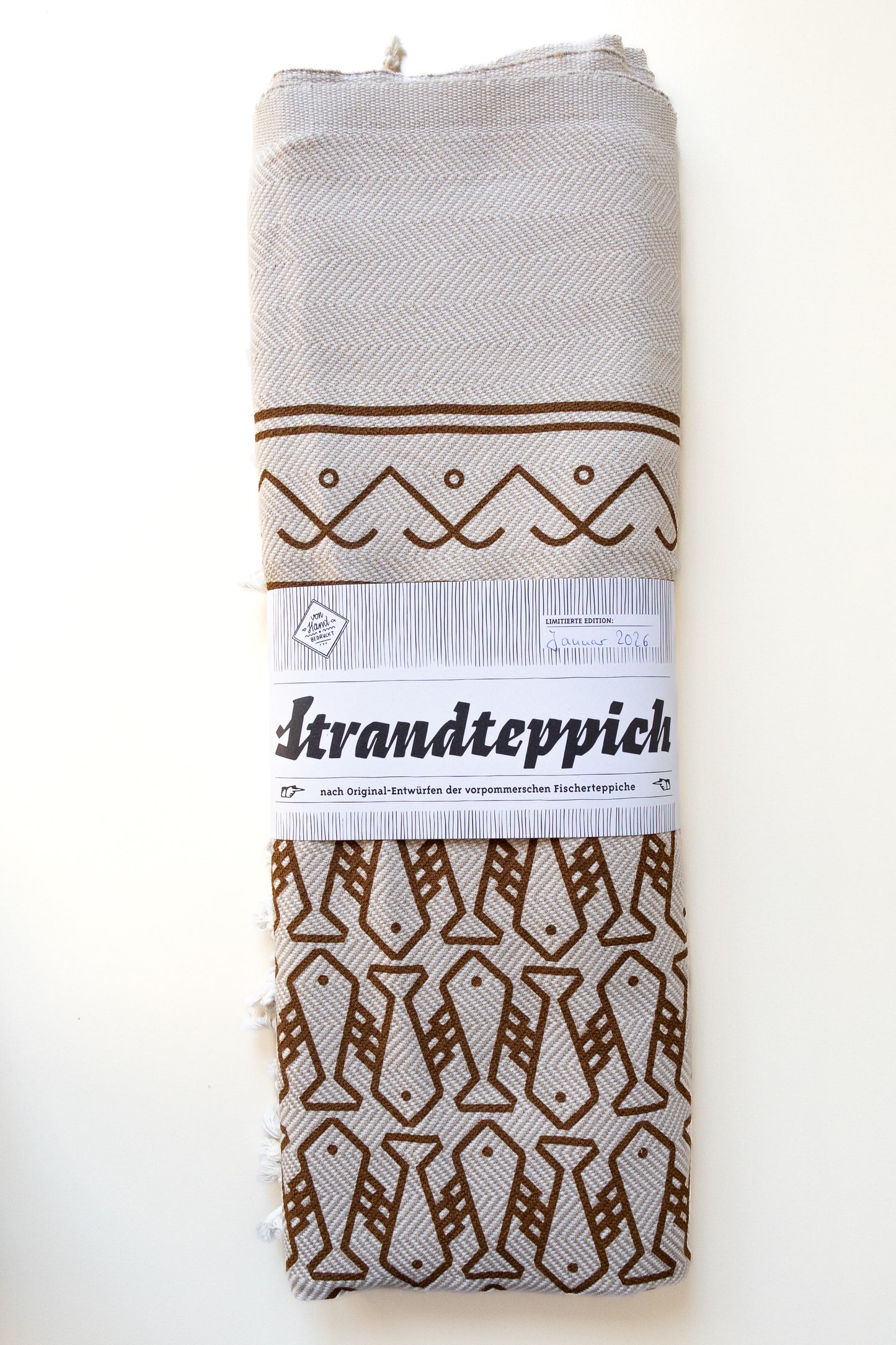 Strandteppich nach Original-Entwürfen der Vorpommerschen Fischerteppiche - Tanzende Fische Beige-Braun