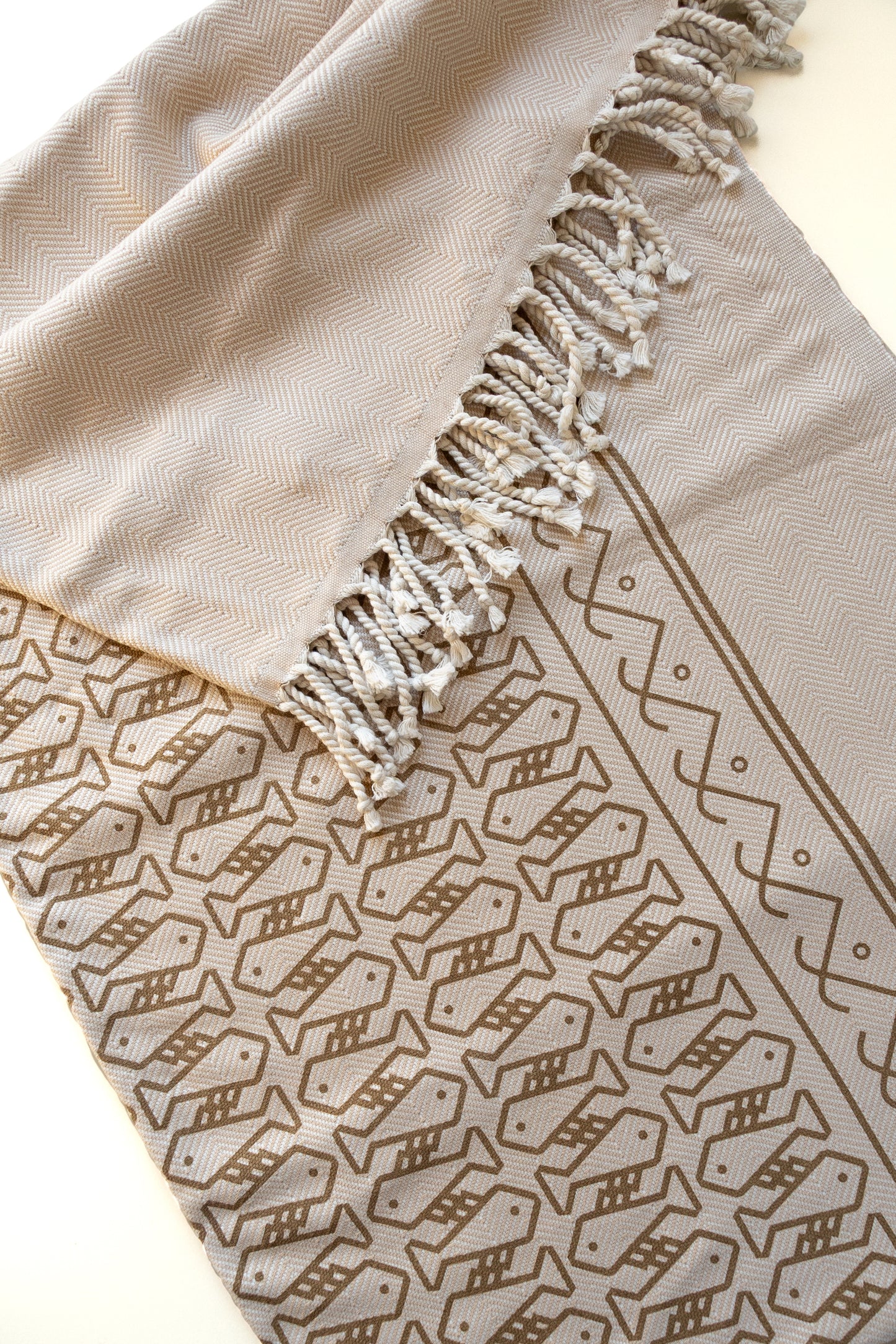 Strandteppich nach Original-Entwürfen der Vorpommerschen Fischerteppiche - Tanzende Fische Beige-Hellbraun
