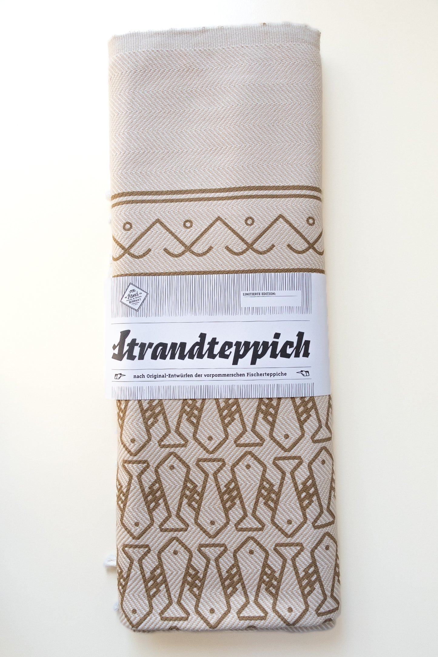 Strandteppich nach Original-Entwürfen der Vorpommerschen Fischerteppiche - Tanzende Fische Beige-Hellbraun