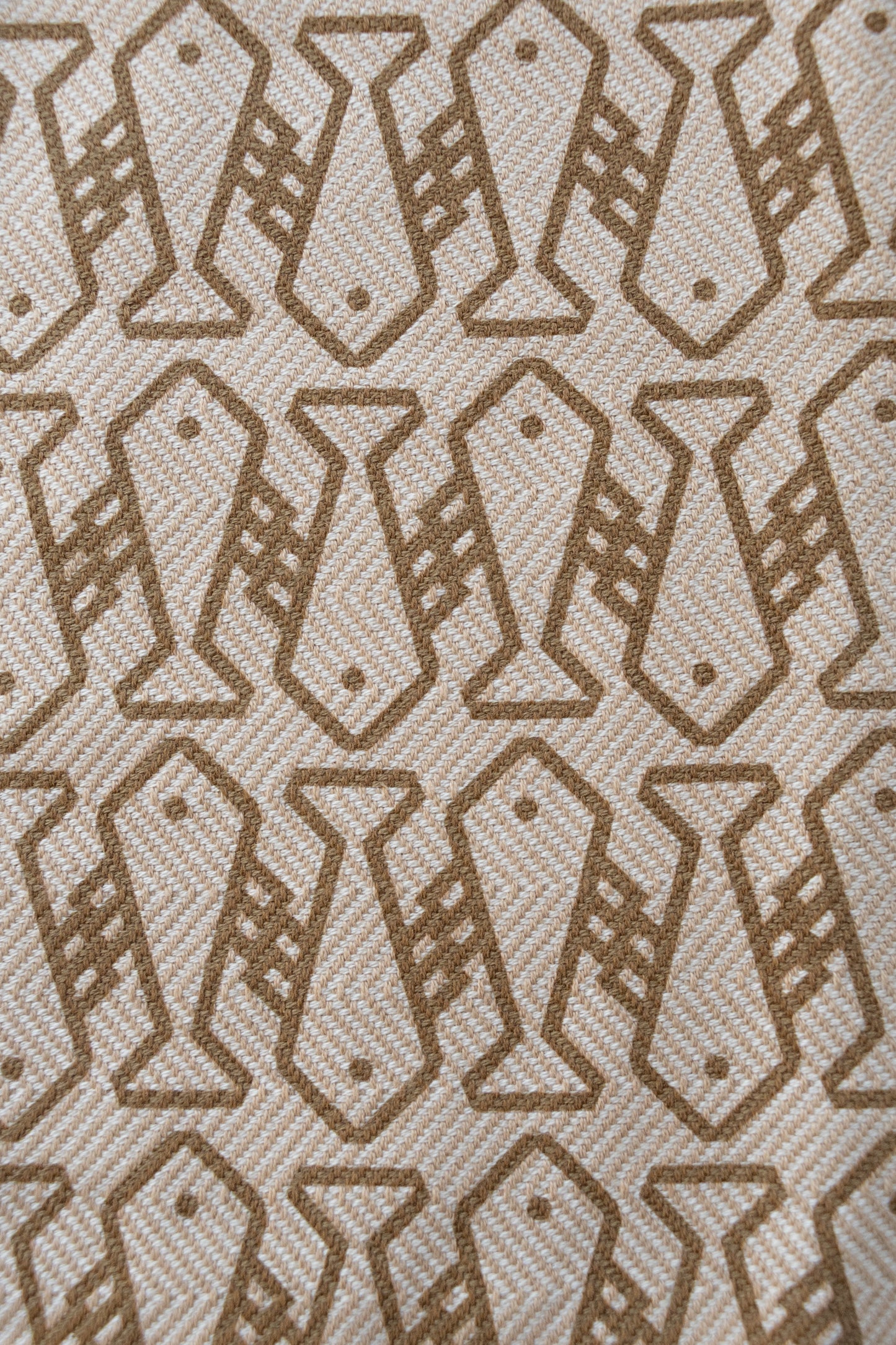 Strandteppich nach Original-Entwürfen der Vorpommerschen Fischerteppiche - Tanzende Fische Beige-Hellbraun