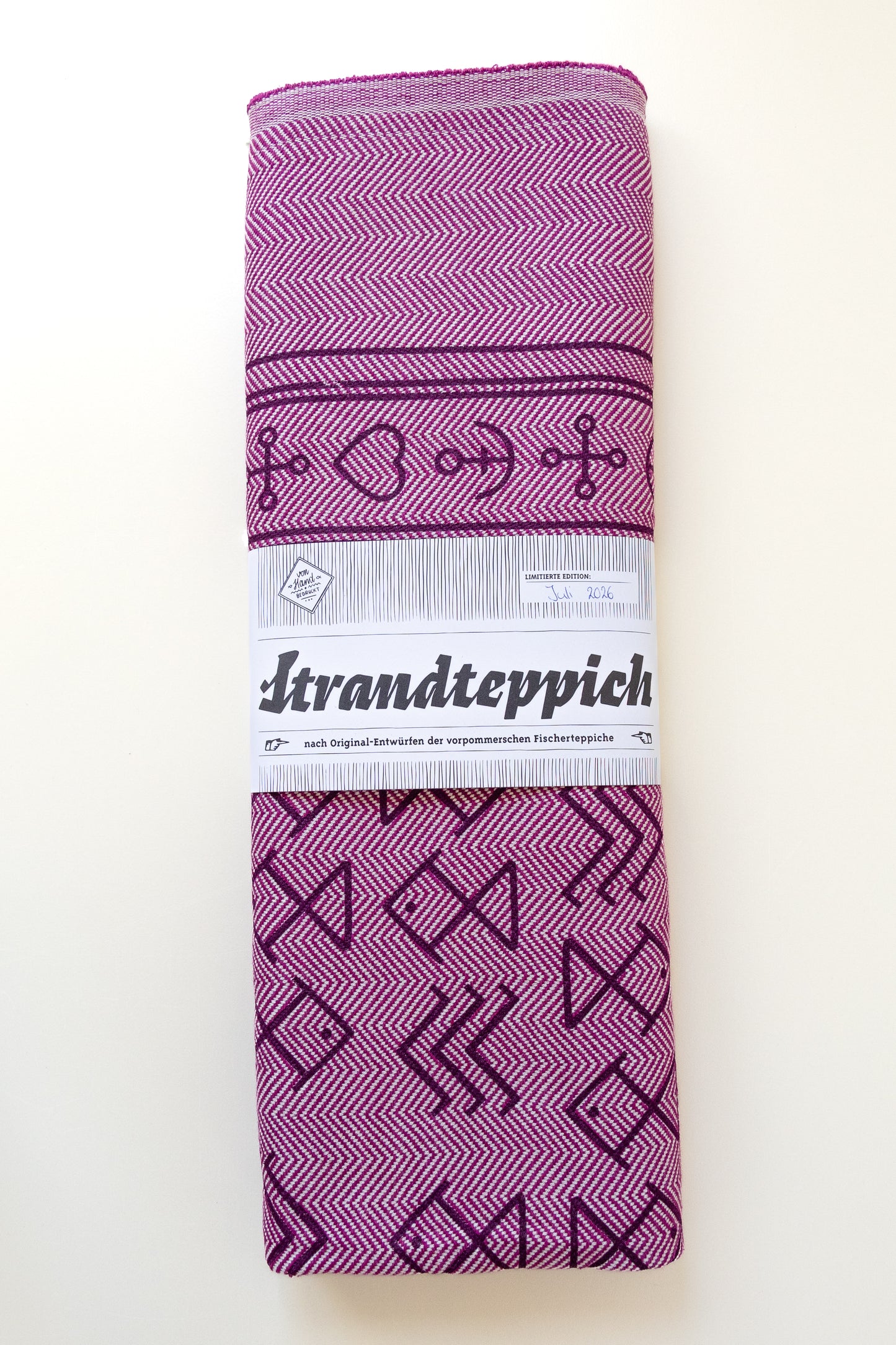 Strandteppich nach Original-Entwürfen der Vorpommerschen Fischerteppiche - Herz/Kreuz/Anker Pink